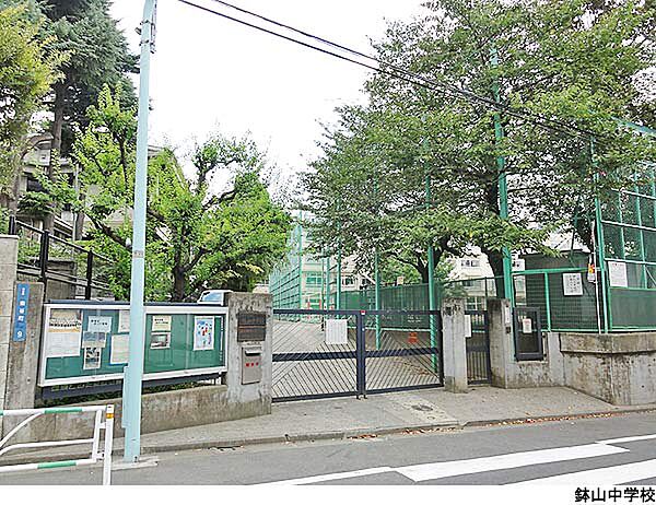 鉢山中学校