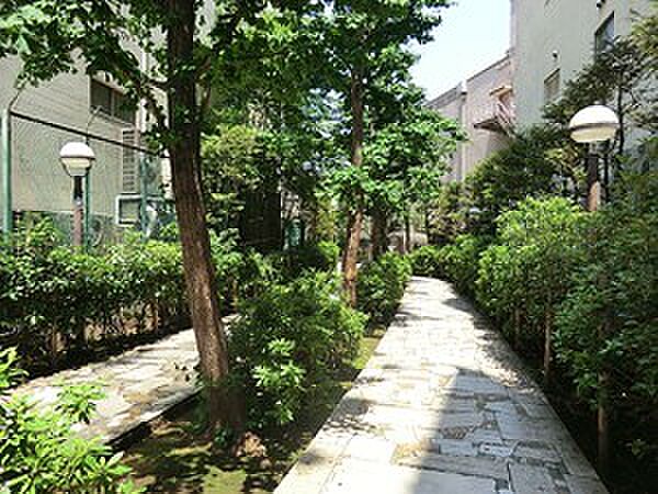 新宿遊歩道公園