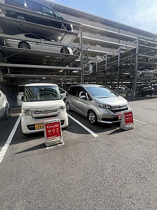 敷地内にカーシ...