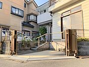 自転車が3台はいるスペースと家庭菜園、果物や、野菜を植えて栽培できる空間もございます♪