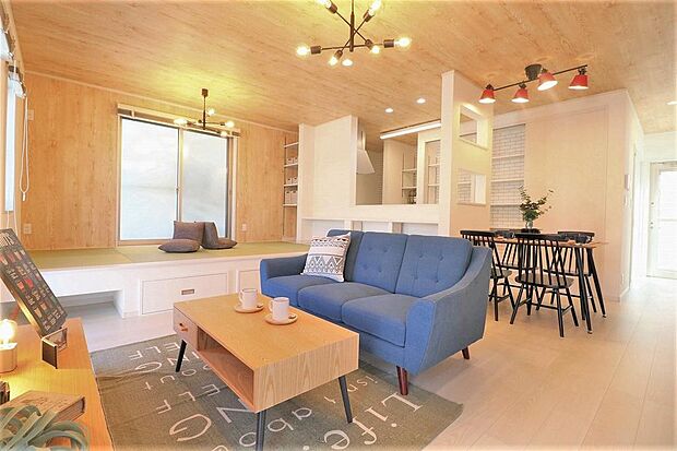 (モデルハウス写真)モデルハウスは家具や小物を配置してイメージしやすい空間に仕上がっています。