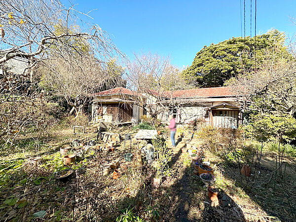 現地庭（現況古屋あり）