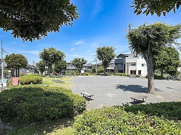豊田中央公園(現地より約420m)