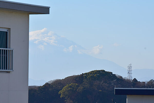 天気が良い日にはバルコニーから富士山が見えます（望遠使用）