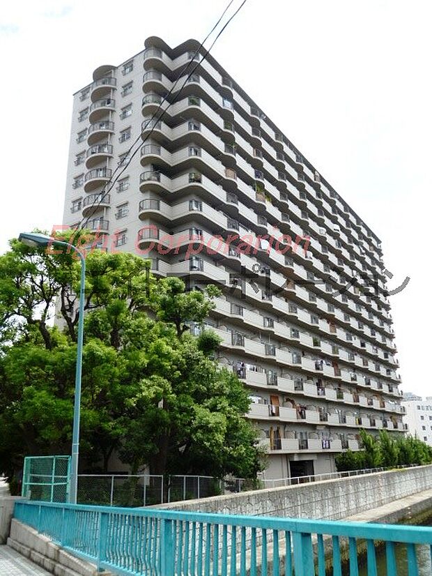朝日プラザ長堀西は最寄駅が大阪メトロ中央線「阿波座駅」徒歩5分にあり、昭和60年11月に建築された、鉄骨鉄筋コンクリート造地上15階建・総戸数236戸のマンションです。