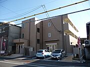住道駅より徒歩26分 築10年8ヶ月 3階建の賃貸物件
