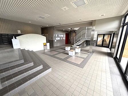 広々としたロビー