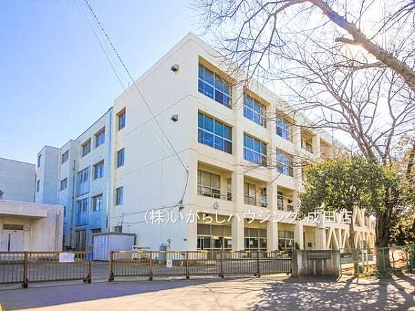 南志津小学校まで470m