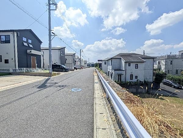 東側道路を撮影しております!!