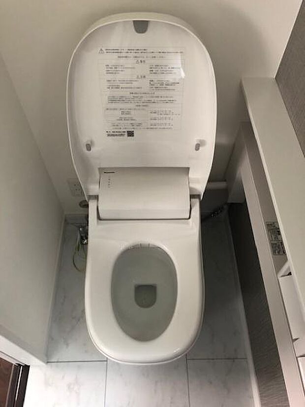 温水洗浄機能付きトイレが1階、2階の2ヵ所に設置！