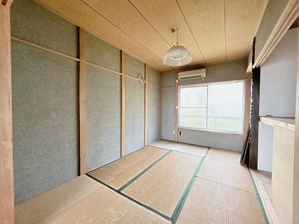 落ち着いた雰囲気の6帖和室。大変綺麗にお使いです。