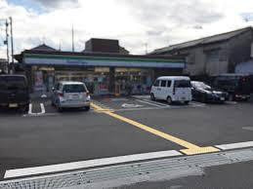 ファミリーマート東大阪六万寺町店まで1331m