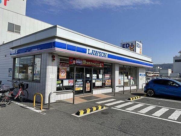 ローソン八尾沼四丁目店まで532m