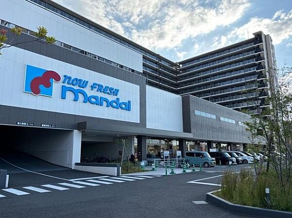 万代瓢箪山西店まで346m、瓢箪山駅からもアクセスしやすく、通勤・通学帰りにサッと買い物できる便利な環境です。