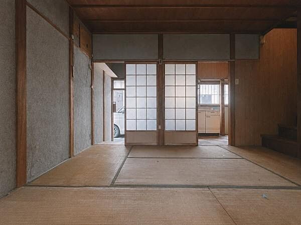 奥まで見渡せる、開放感のある続き間の和室です。