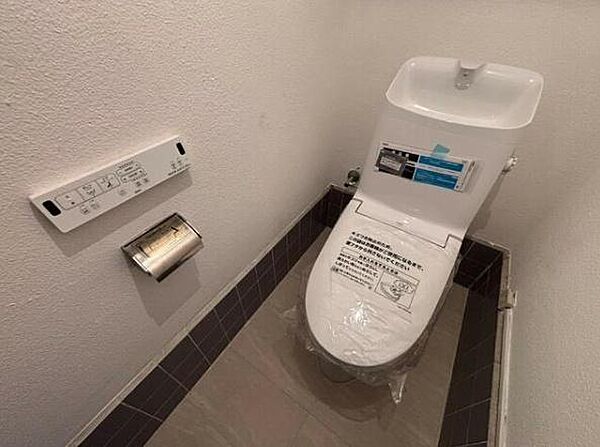 温水洗浄便座付きで、毎日快適に使えるトイレです。