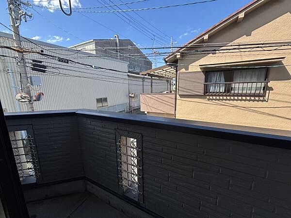 【バルコニー】すべての洋室に収納を確保。居住スペースを広く使えます。