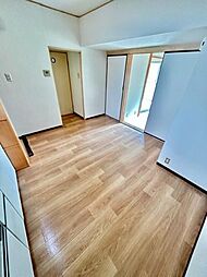 ヴィルトゥー三島 3階2DKのリビング/ダイニング