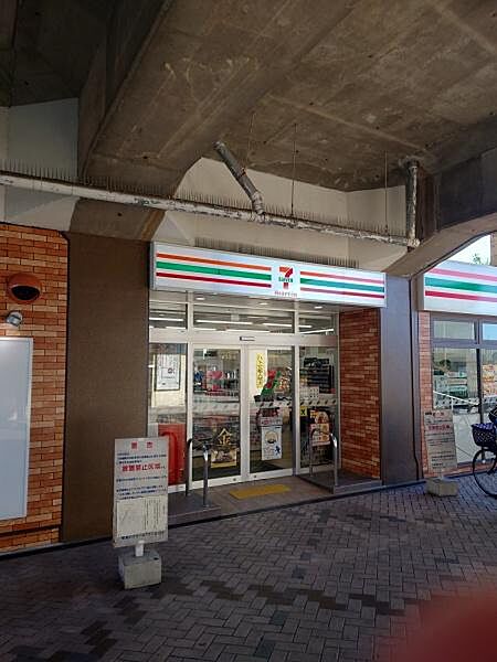 セブンイレブンハートインJR忍ケ丘駅改札前店まで1144m