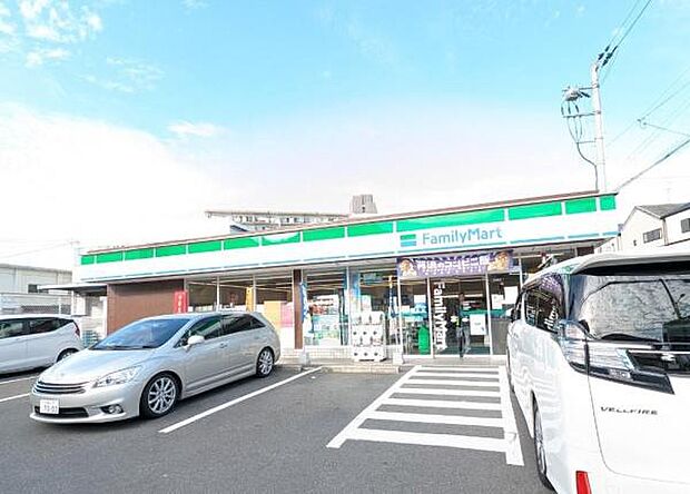ファミリーマート 鴻池店まで672m