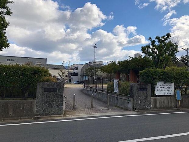 菱江南公園まで977m