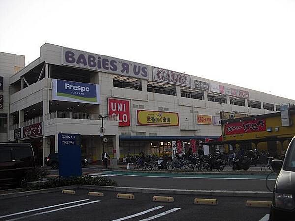 イズミヤまるとく市場稲田新町店まで1118m