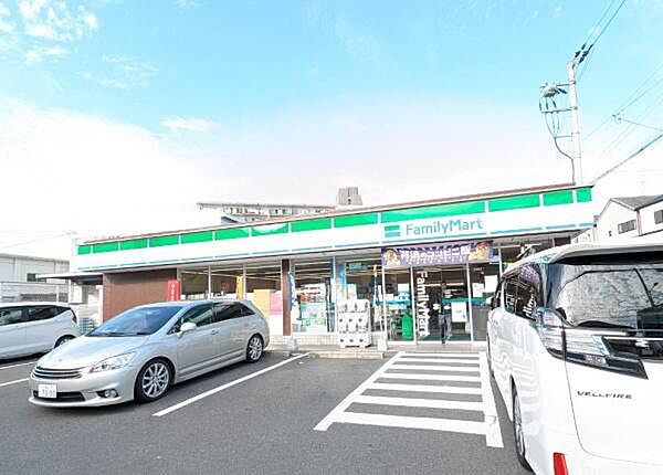 ファミリーマート　鴻池店まで157m