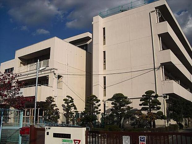 大東市立諸福小学校まで569m