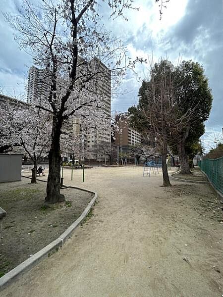 成育西公園まで415m
