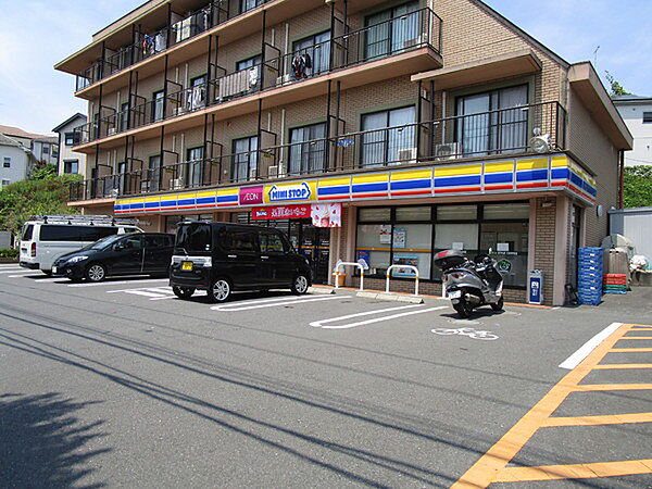 ミニストップ町田和光学園前店まで326m