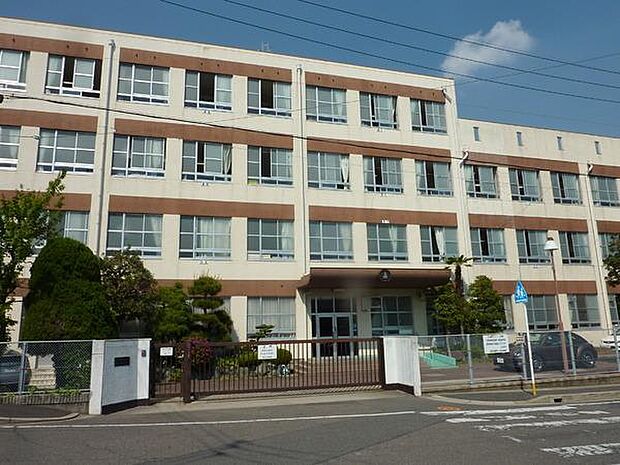 名古屋市立表山小学校まで1460m