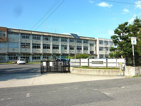 日進市立南小学校まで1000m