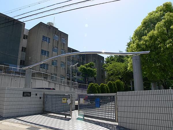 名古屋市立上社小学校まで560m