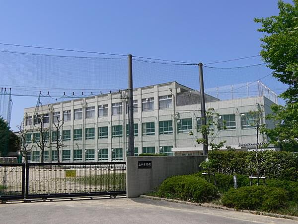名古屋市立上社中学校まで880m