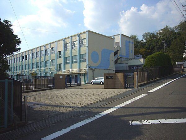 名古屋市立久方中学校まで1900m