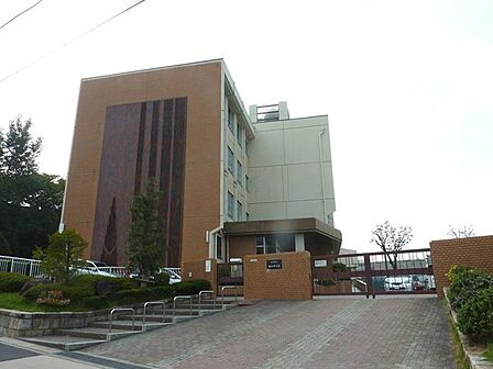 名古屋市立植田中学校まで860m
