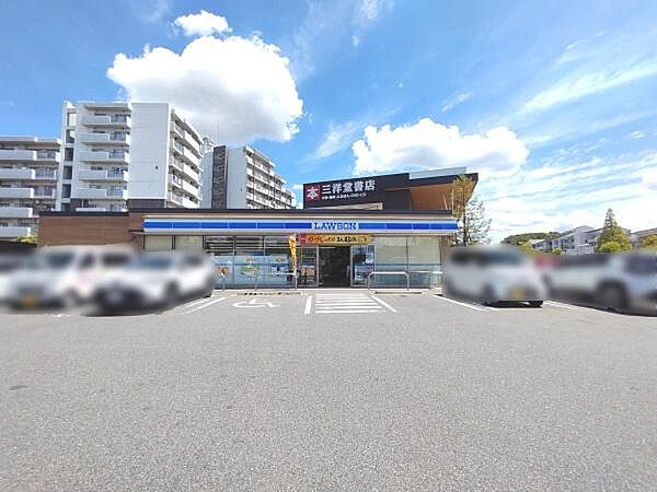 ローソン日進香久山四丁目店まで377m
