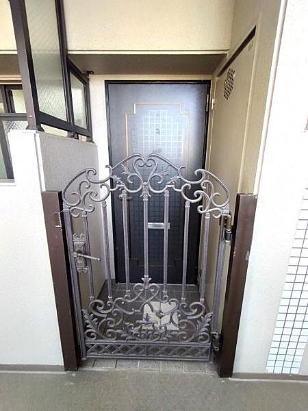 玄関アルコープ付で安心感あります
