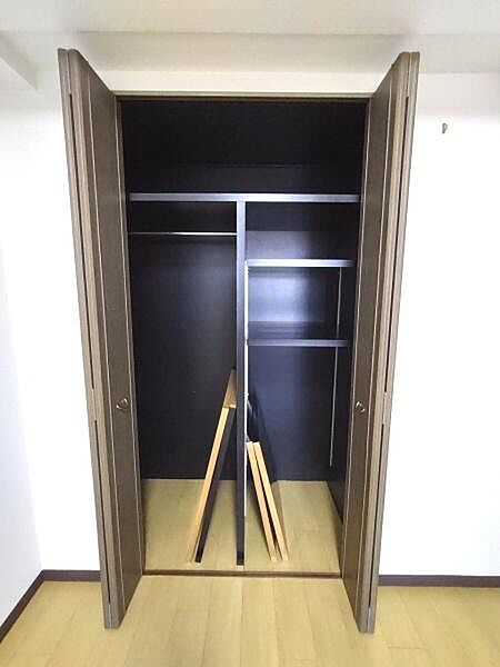 7帖洋室内クローゼットのようす