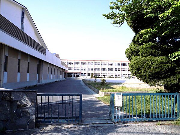 日進市立日進中学校まで1440m