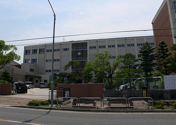 名古屋市立鳴海中学校まで700m