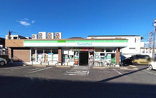 ファミリーマート名東猪高台店まで240m