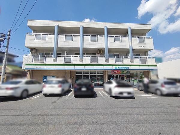 ファミリーマート香流三丁目店まで500m