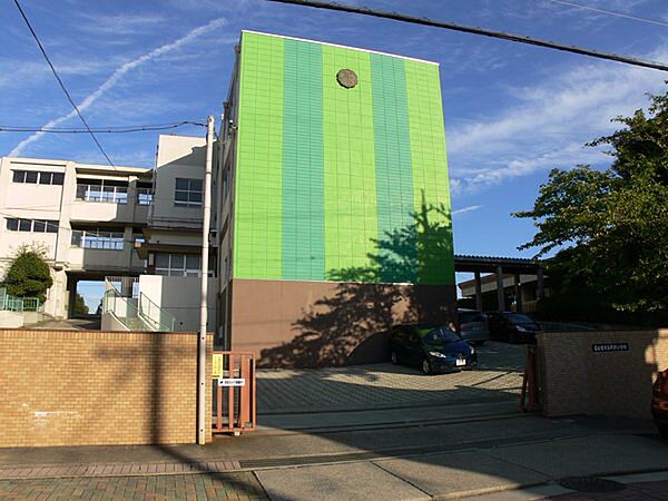名古屋市立平針小学校まで560m