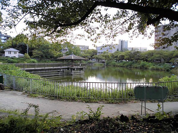 隼人池公園まで750m