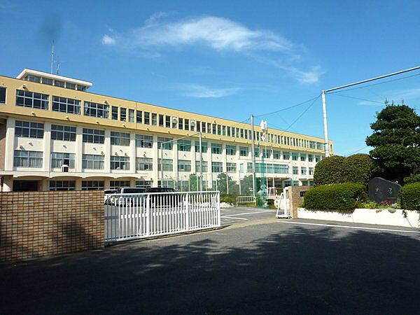 日進市立日進東中学校まで2520m