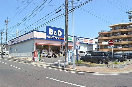 ツルハドラッグ植田店まで290m