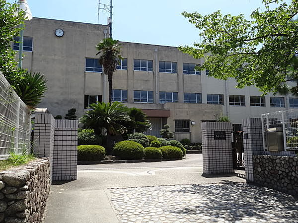 名古屋市立大高小学校まで887m