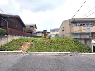 外観：現地と前面道路