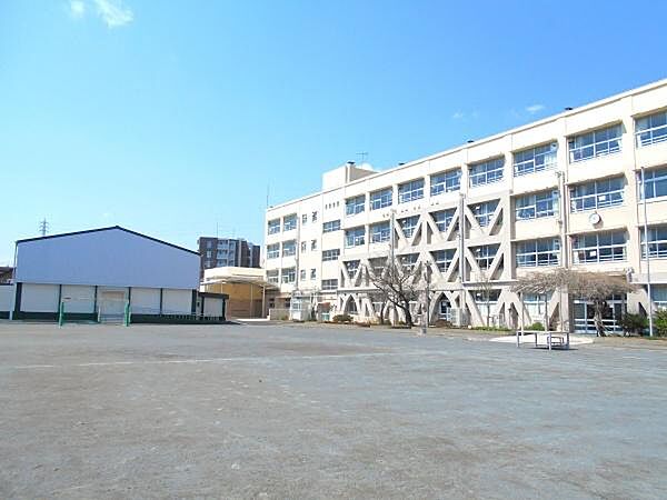 横浜市立川上北小学校まで900m